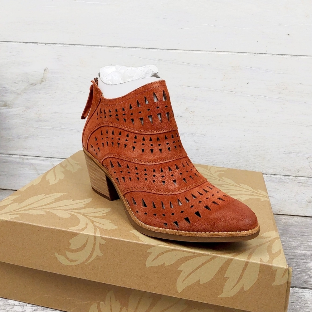 ■SOLD■NEW IN BOX- SOFFT SZ 10  SUEDE BOOTIE - Picture 5 of 10